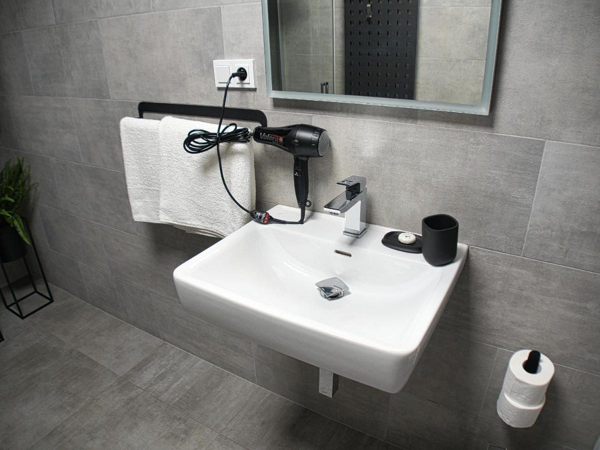 Wellness Gallery Apartments 利贝雷茨 外观 照片